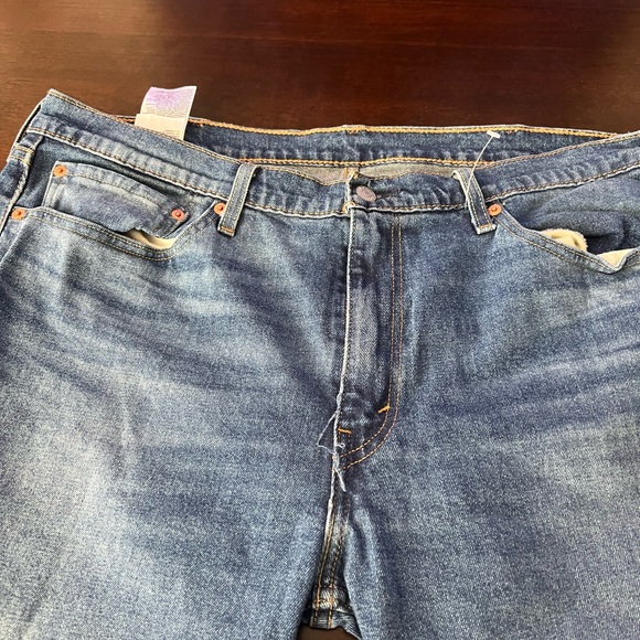 I am selling an authentic Levi Jeans - Picture 2 of 6